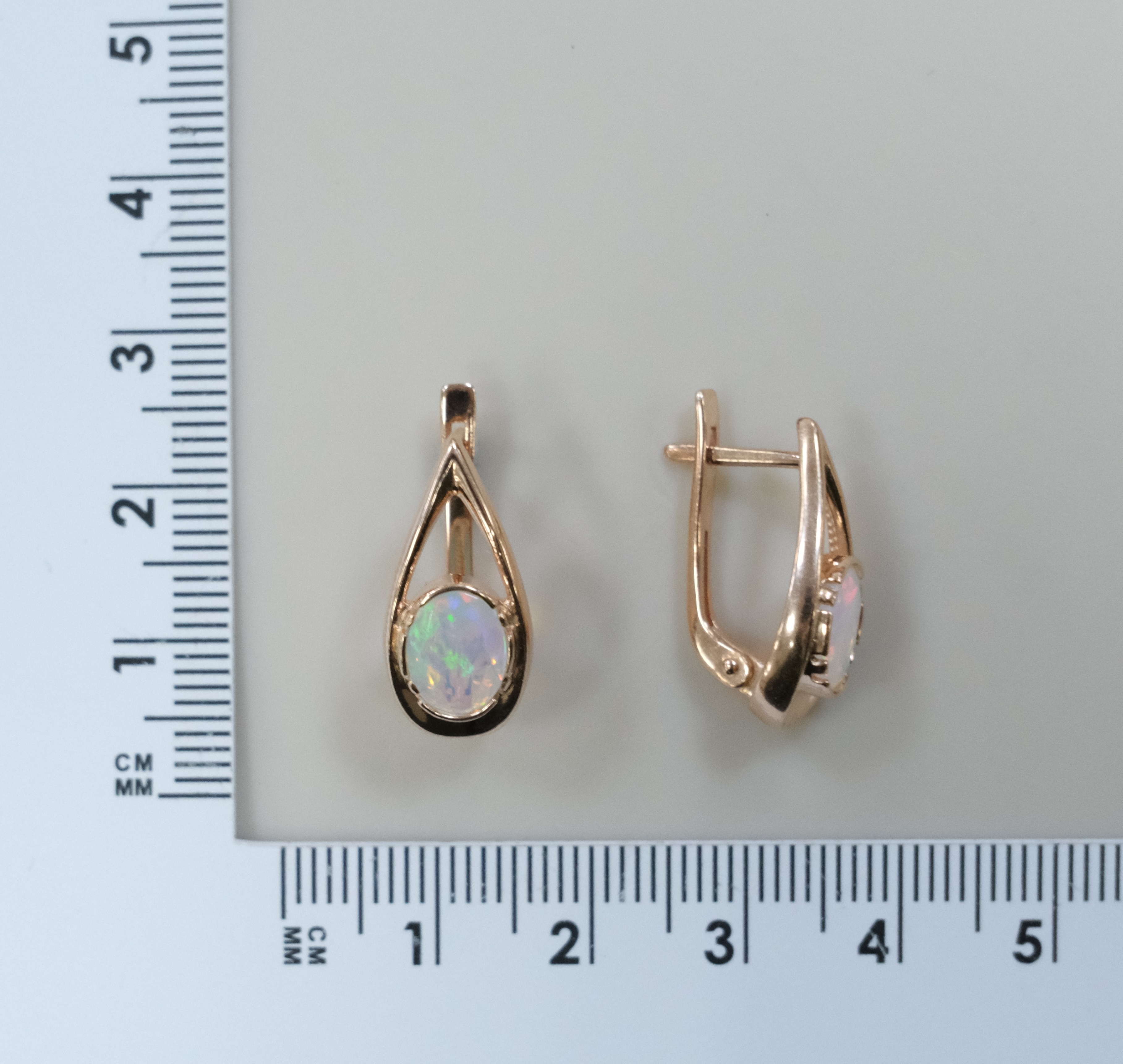 Серебряные серьги с опалами